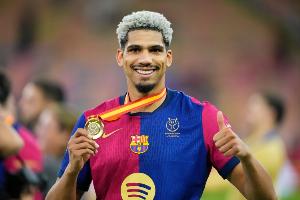 九游体育-TA：巴萨中卫阿劳霍预计将留队 希望出售克里斯滕森但球员想留队