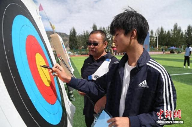 jiuyou-青海同仁：民族式射箭比赛开赛