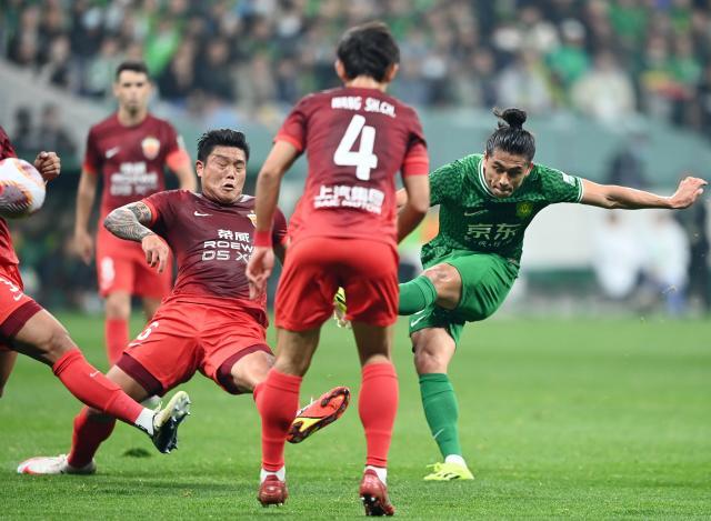九游体育-【中超】张玉宁点射武磊绝平 国安2比2平海港