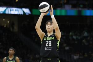 在风暴场均打8.7分钟！李月汝回应申请交易：尝试往上跳 期待机会